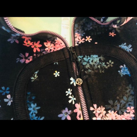 Lululemon - Picture 6 of 7